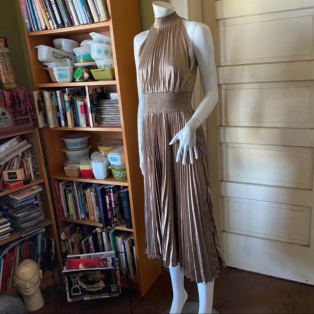 Do Be Pleats - image 1